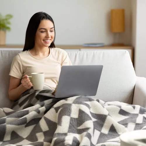 Puha pamut-akril rojtos takaró geometrikus mintával Ezüst 150x200 cm