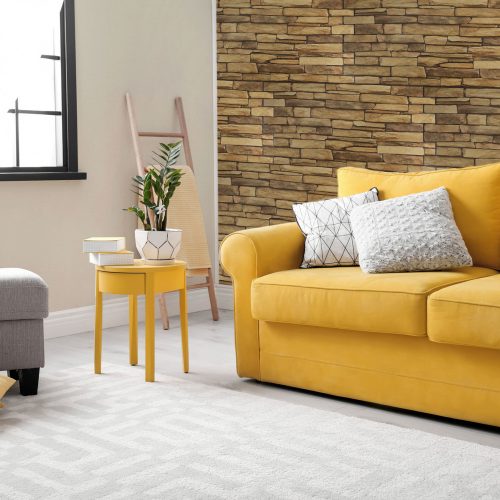 Barna palakő mintás 3D PVC falpanel nappali falán